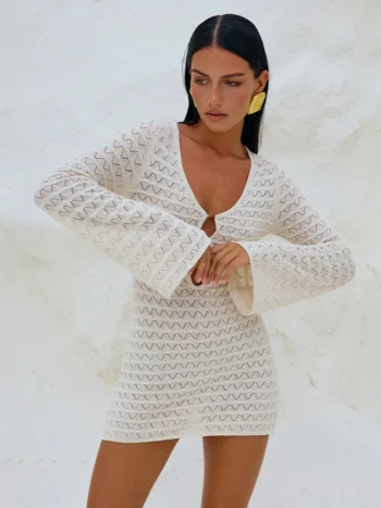 Close-up hollow out knit and neckline detail